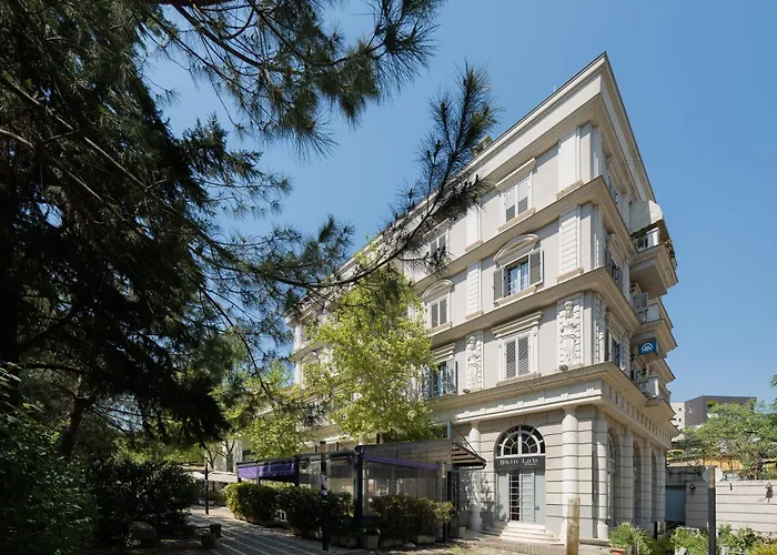 Prestigious Spacious Historical Apartment In City Center
