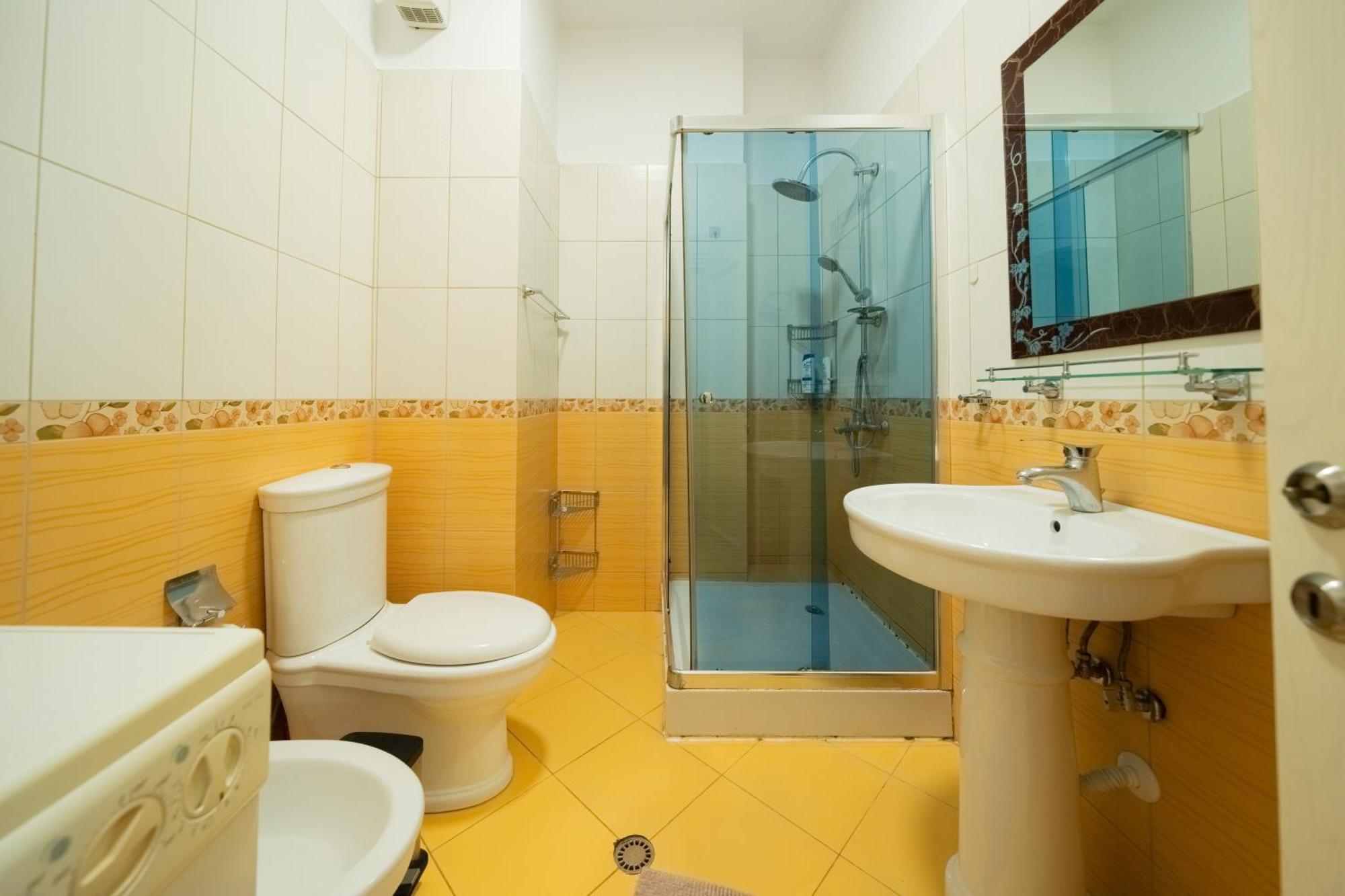 Prestigious Spacious Historical In Center
