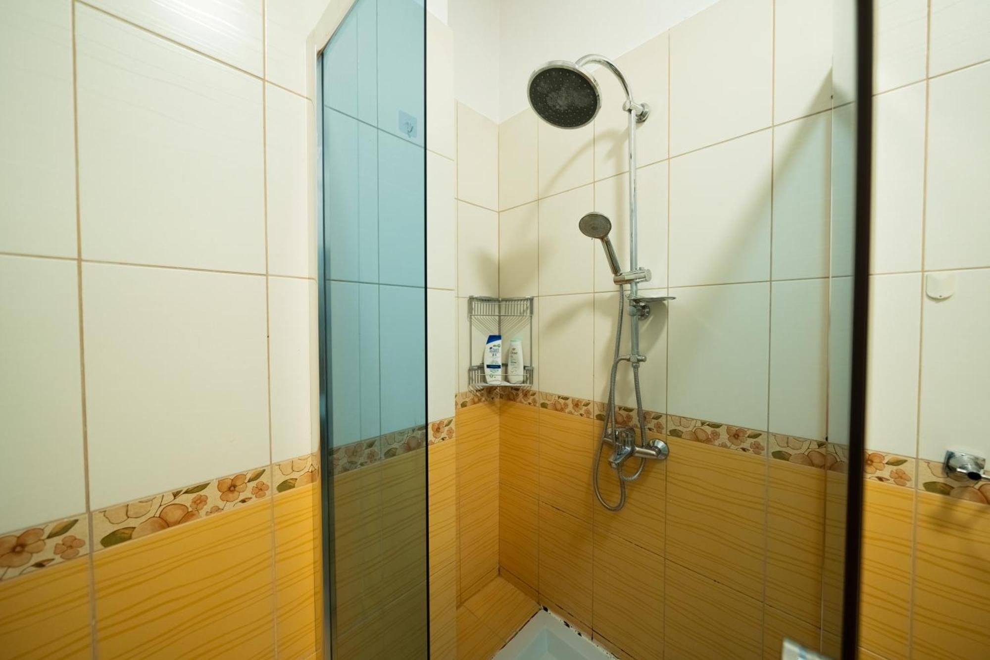 Prestigious Spacious Historical In Center